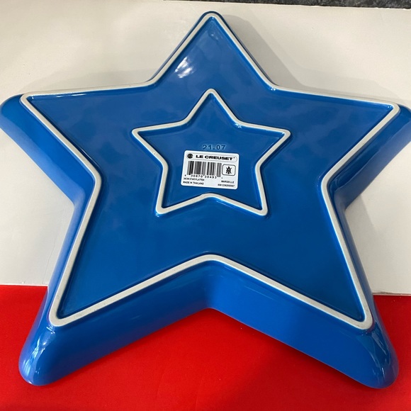 NWT Le Creuset Cerise Star Platter - Picture 2 of 5